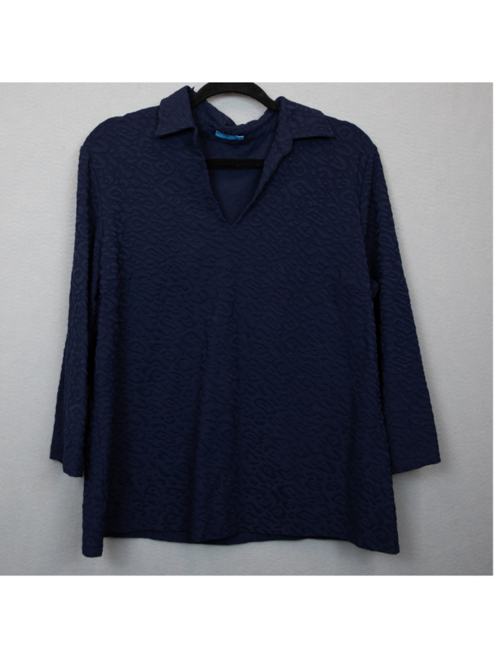 J. McLaughlin navy cheetah jacquard pattern v-neck tunic top-XL